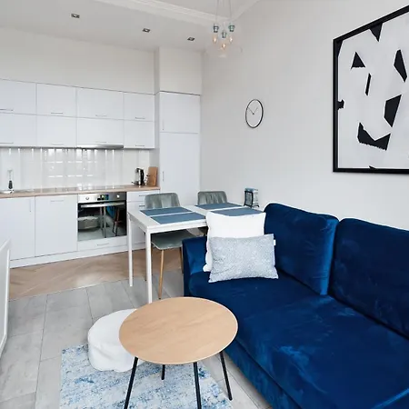 Boguslawskiego , Sun & Snow Krakow